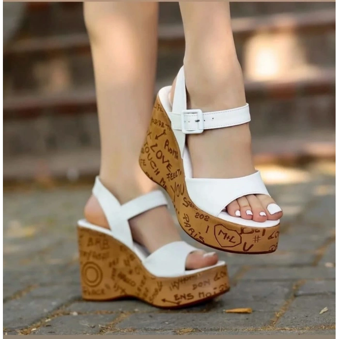 Riboy Beyaz Cilt Dolgu Topuk Sandalet