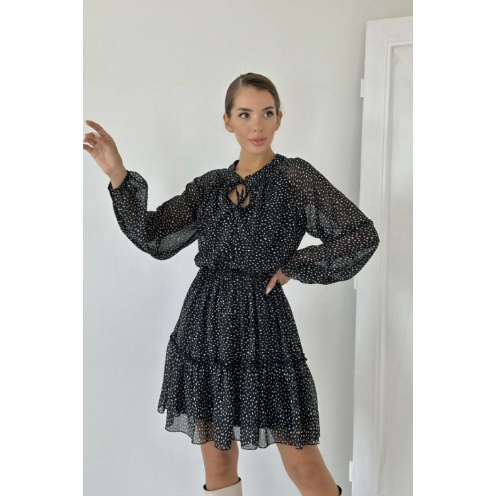 Siyah Eteği Katlı Puantiyeli Elbise