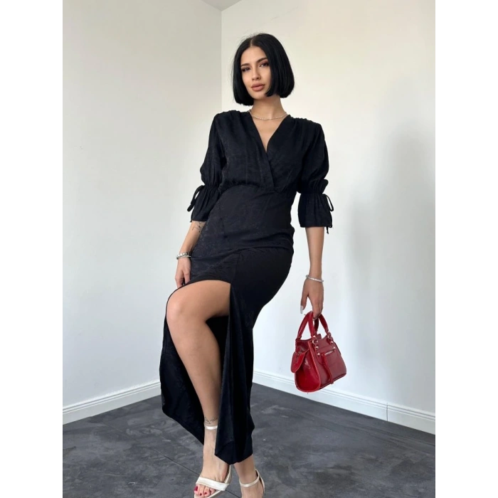 Siyah Yırtmaçlı Jakar Elbise