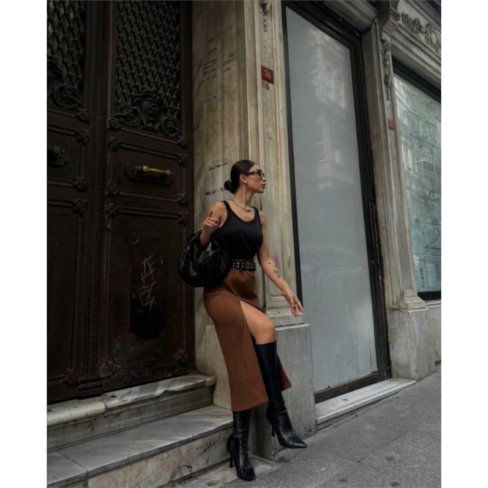 SÜET KALEM ETEK YIRTMAÇ DETAYLI - Taba