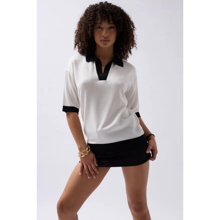 V Yaka Dokulu T-Shirt