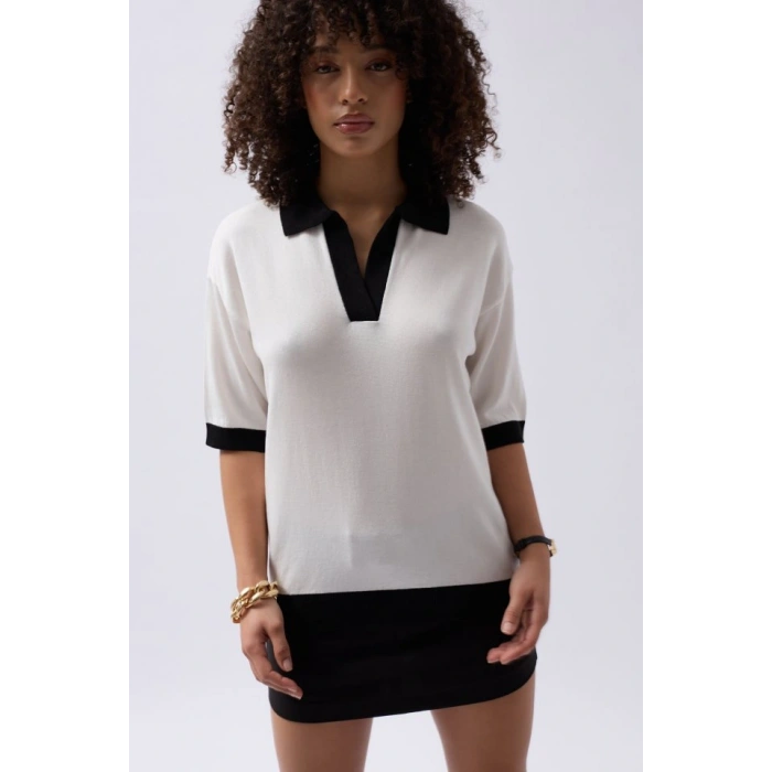 V Yaka Dokulu T-Shirt