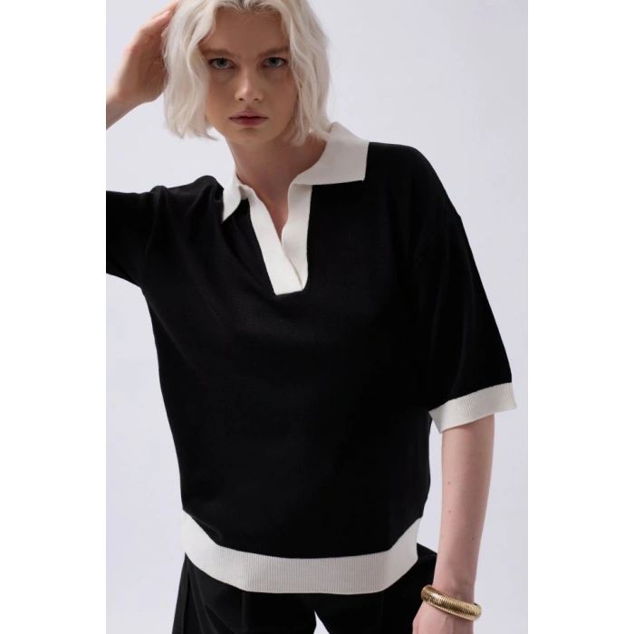 V Yaka Dokulu T-Shirt