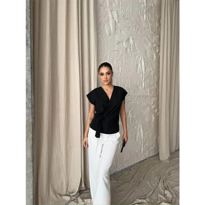 YANDAN BAĞLAMA DETAYLI KOLSUZ BLUZ - Siyah