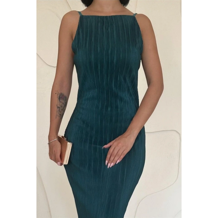 Zümrüt Piliseli Halter Boyun Elbise