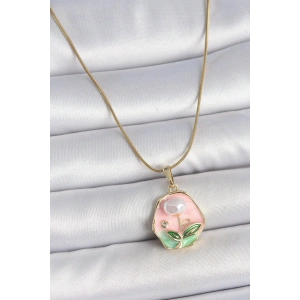 316L Çelik Gold Renk Zincir Pembe Çiçek İşlemeli İnci Detay Portre Model Kadın Kolye