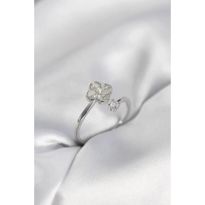 Gümüş Renk Zirkon Taşlı Yonca Model Kadın Yüzük