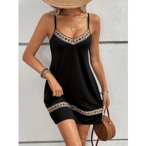 Kadın Ip Askılı V Yakalı Etnik Desenli Detaylı Elbise