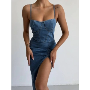 Kadın Omuz Askılı Derin Bacak Dekoltesi Ve Büzgü Detay Kot Elbise