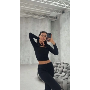 Kadın Uzun Kollu Pencere Detay Göğüs Dekolteli Bluz Ve Bol Paça Pantolon Ikili Takim