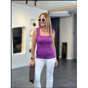 Kare Yaka Kalın Askılı Beyaz Triko Bluz