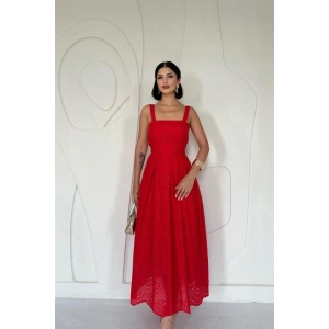 Kırmızı Askılı Aparatlı Brode Elbise