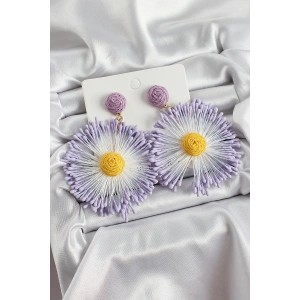 Mor Püsküllü Papatya Figürlü Hasır Örgü Model Gold Renk Kadın Küpe