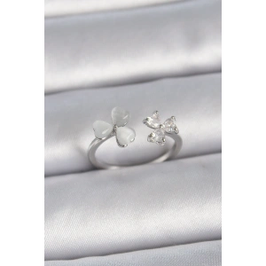 Pirinç Gümüş Renk Ayarlanabilir Zirkon Taşlı Beyaz Mineli Kalp Model Kadın Yüzük