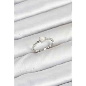 Pirinç Gümüş Renk Kalpli Model Kadın Yüzük