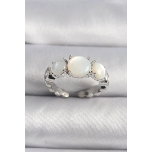 Pirinç Gümüş Renk Zirkon Taş Detaylı Beyaz Sedefli VIP Seri Kadın Yüzük