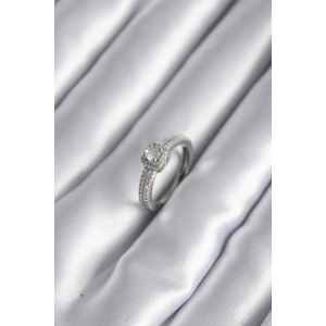 Pirinç Gümüş Renk Zirkon Taşlı Kadın Yüzük