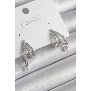 Pirinç Gümüş Renk Zirkon Taşlı Pençe Model İnci Detay Kadın Küpe