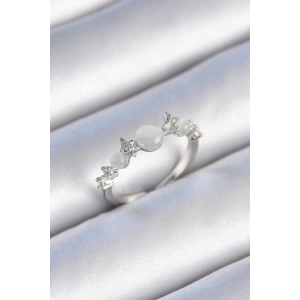 Pirinç Gümüş Renk Zirkon Taşlı Yıldız Detay Beyaz Mineli Kadın Yüzük