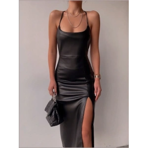 Siyah Sırt Dekolteli Deri Elbise