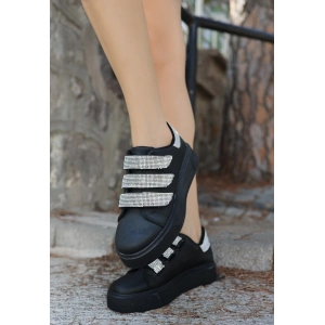 Yebta Siyah Cilt Beyaz İşlemeli Spor Ayakkabı