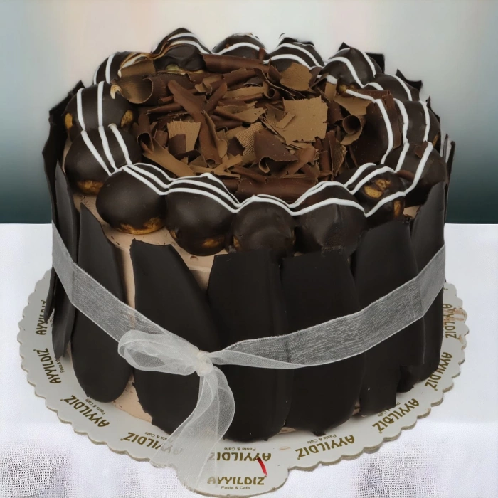 Profiterollü Pasta 6-8 Kişilik