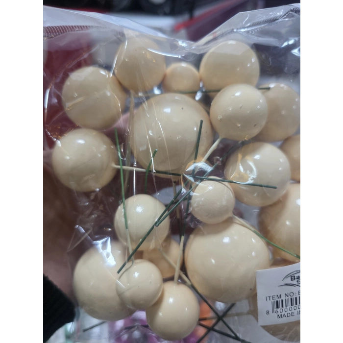 Krem Rengi Pasta Üstü Top Süs