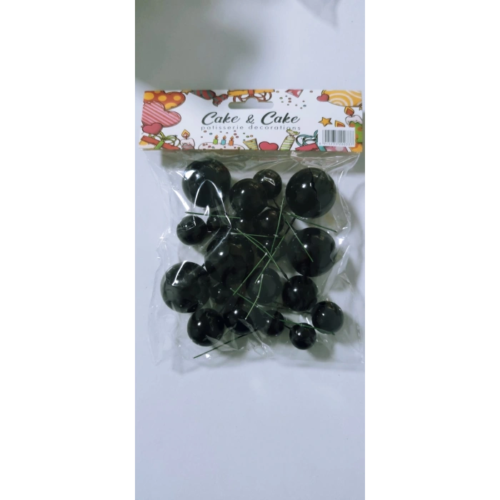 Pasta üstü siyah top süs