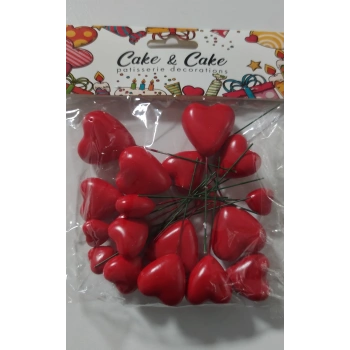 Pasta üstü kırmızı kalpli top süs