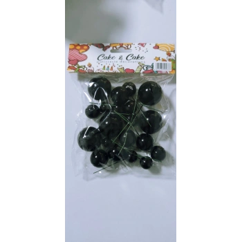 Pasta üstü siyah top süs