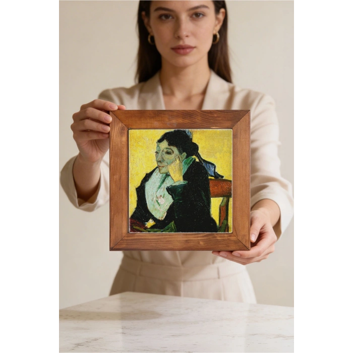 Vincent Van Gogh - Madame Ginouxen Arlesienne - Doğal Ahşap Çerçeveli Taş Tablo