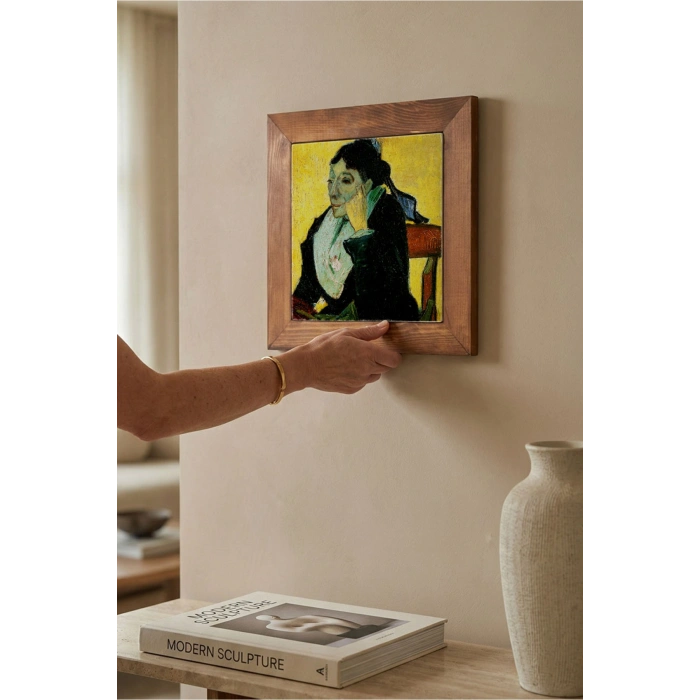 Vincent Van Gogh - Madame Ginouxen Arlesienne - Doğal Ahşap Çerçeveli Taş Tablo