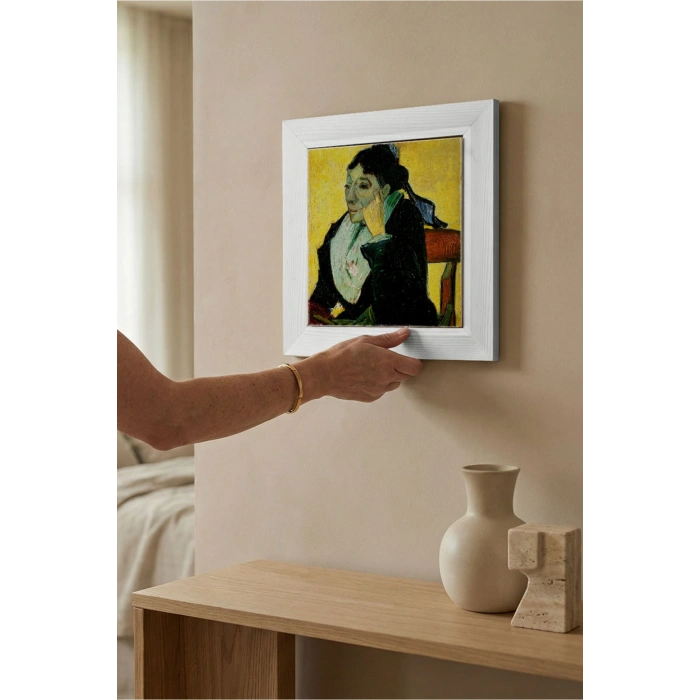 Vincent Van Gogh - Madame Ginouxen Arlesienne - Doğal Ahşap Çerçeveli Taş Tablo