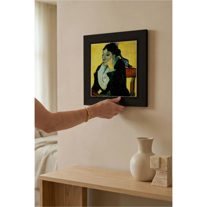 Vincent Van Gogh - Madame Ginouxen Arlesienne - Doğal Ahşap Çerçeveli Taş Tablo