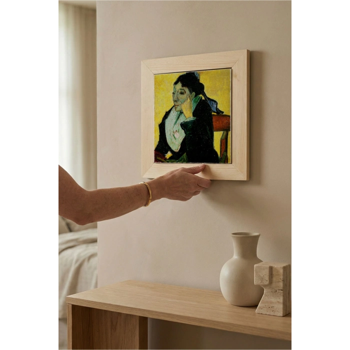 Vincent Van Gogh - Madame Ginouxen Arlesienne - Doğal Ahşap Çerçeveli Taş Tablo