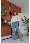 Beyaz Püskül Detaylı Bluz