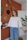 Beyaz Püskül Detaylı Bluz