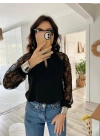 Kadın Uzun Kollu Göğüs Pencere Detay Yaka Boğazlı Kolları Tüllü Sandy Bluz