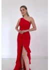 Kırmızı Yırtmaçlı Volanlı Elbise
