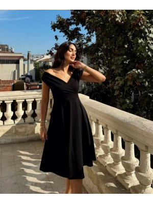 Kadın Kısa Kollu Kruvaze Yaka Eteği Volanlı Krep Elbise