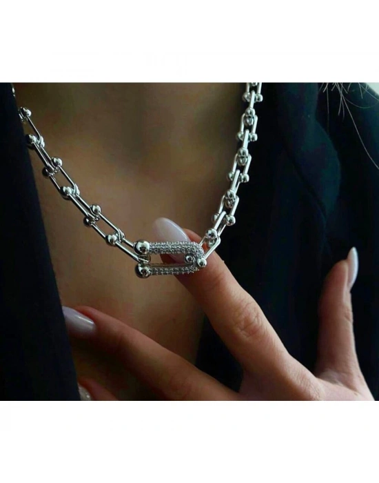 Zirkon Taş Detaylı Marka Kolye