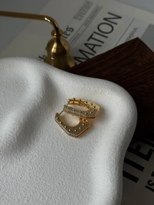 VİP Seri Oval taşlı Küpe