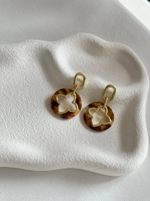 Marsel İçi Boş Kahve Yonca Küpe