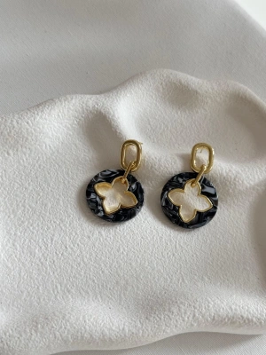 Marsel İçi Boş Siyah Yonca Küpe