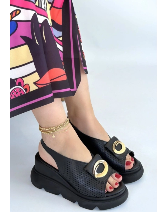 Gwon Siyah Cilt Dolgu Topuk Sandalet