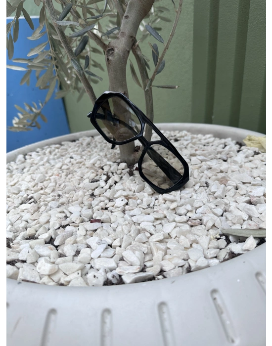 Siyah Çerçeve UV Gözlük