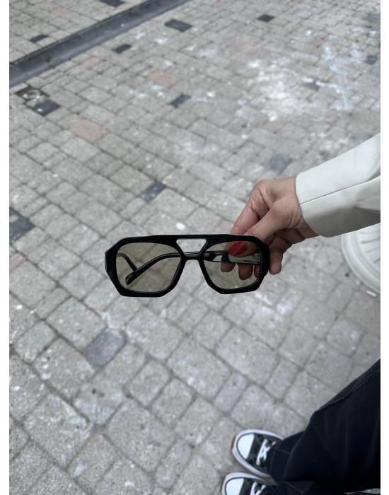 Siyah Çerçeve UV Gözlük