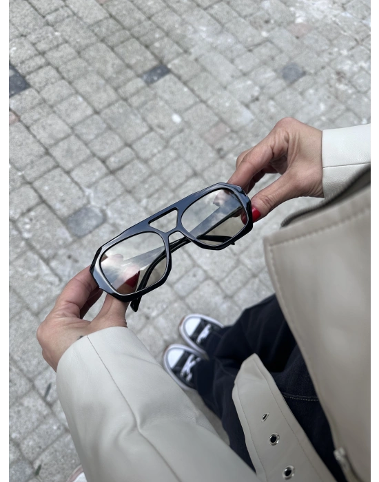 Siyah Çerçeve UV Gözlük