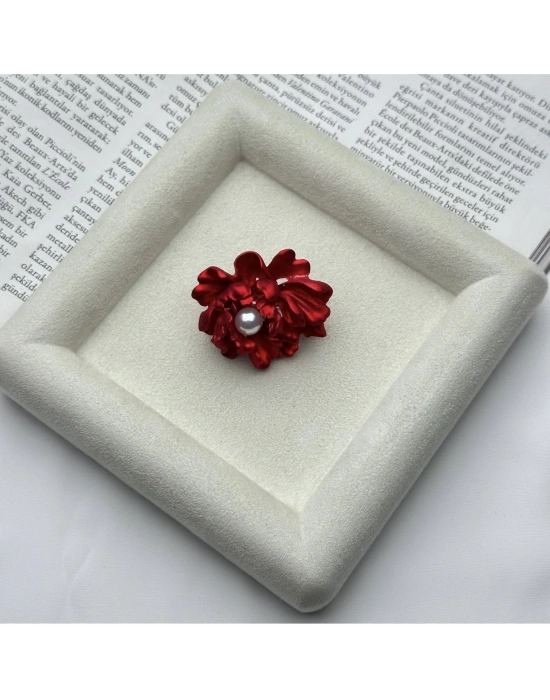 Kırmızı İnci Detay Gül Model Broş