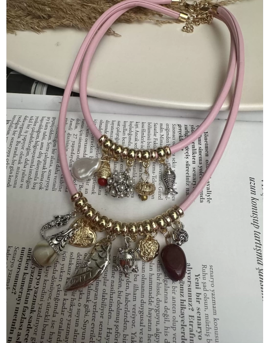 Marka Muadili Charm Deri Kordon Kolye